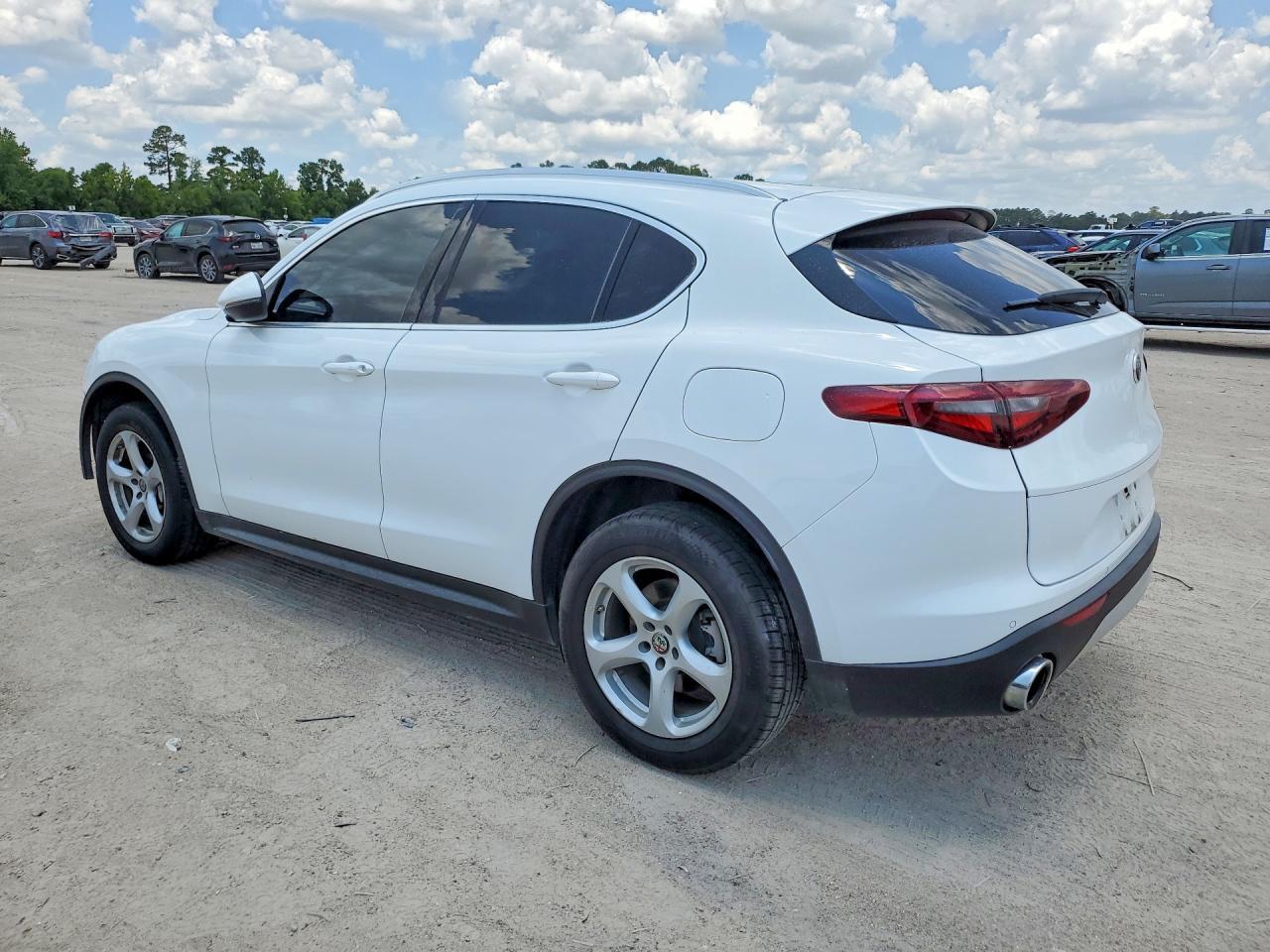 2020 Alfa Romeo Stelvio Base - Image 2