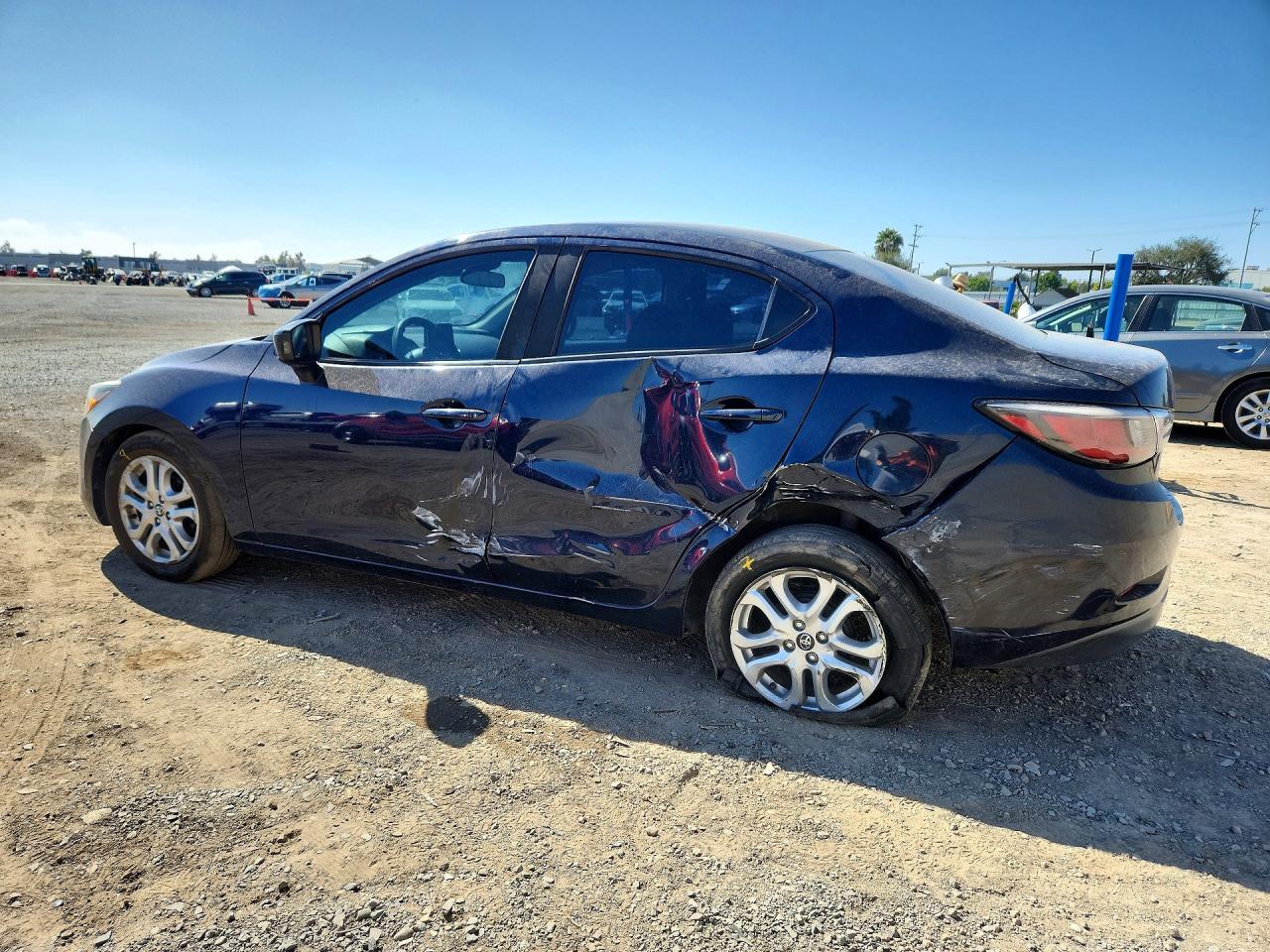 2018 Toyota Yaris Ia Base - Фото 2