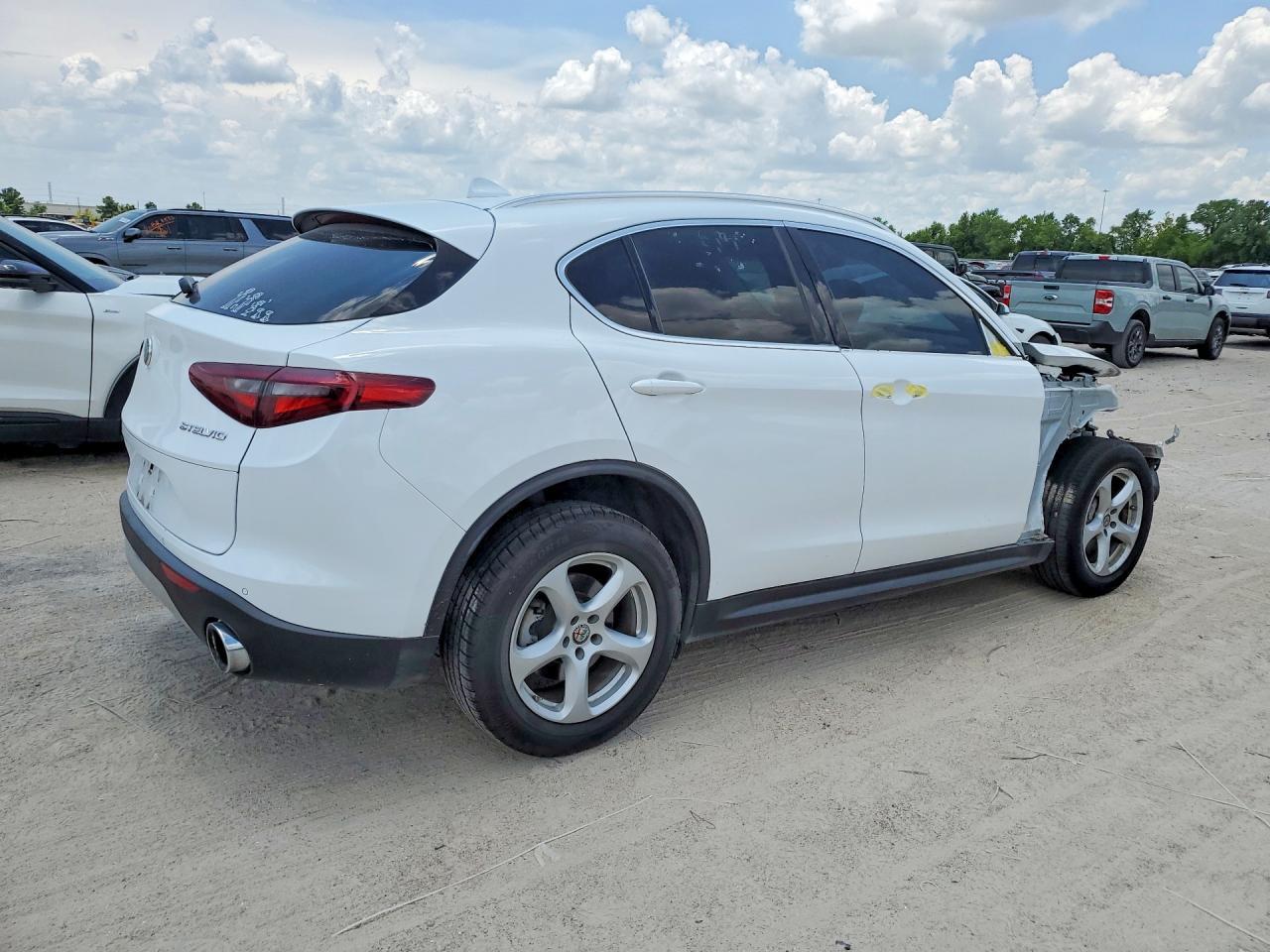 2020 Alfa Romeo Stelvio Base - Image 3