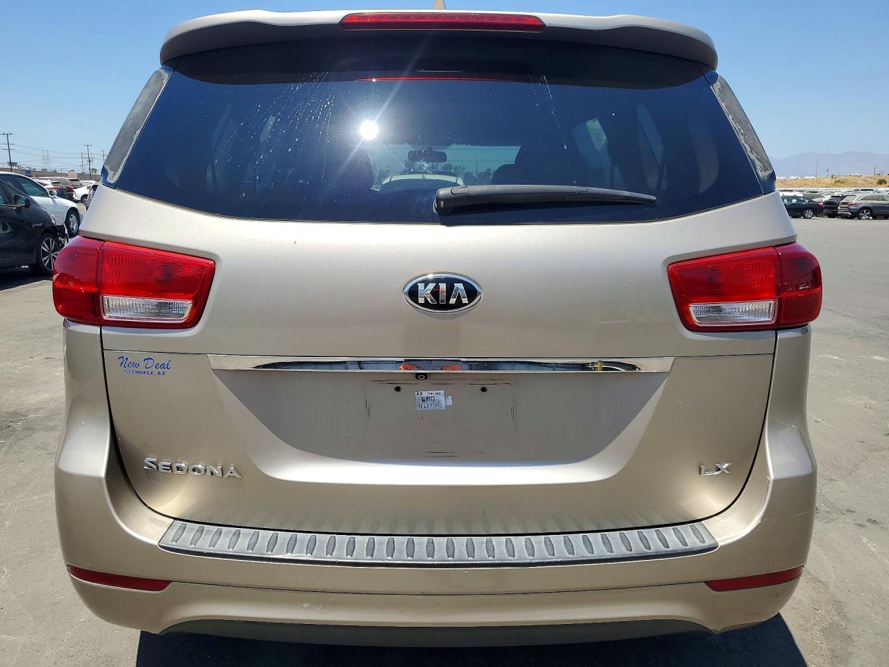 2016 Kia Sedona Lx - Image 6