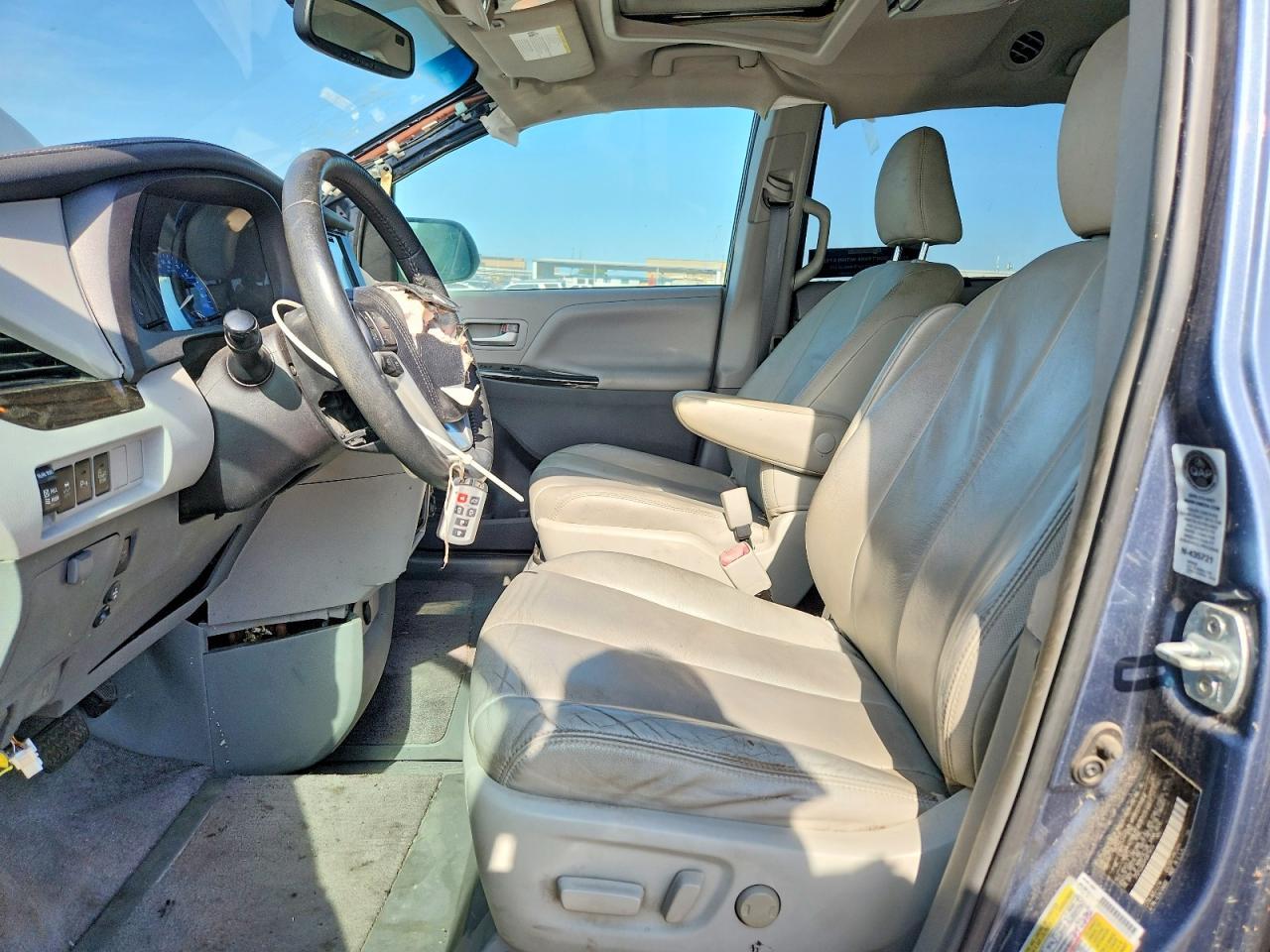 2017 Toyota Sienna Xle 8-Passenger - Image 7