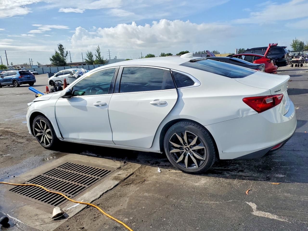 2017 Chevrolet Malibu Lt - Фото 2