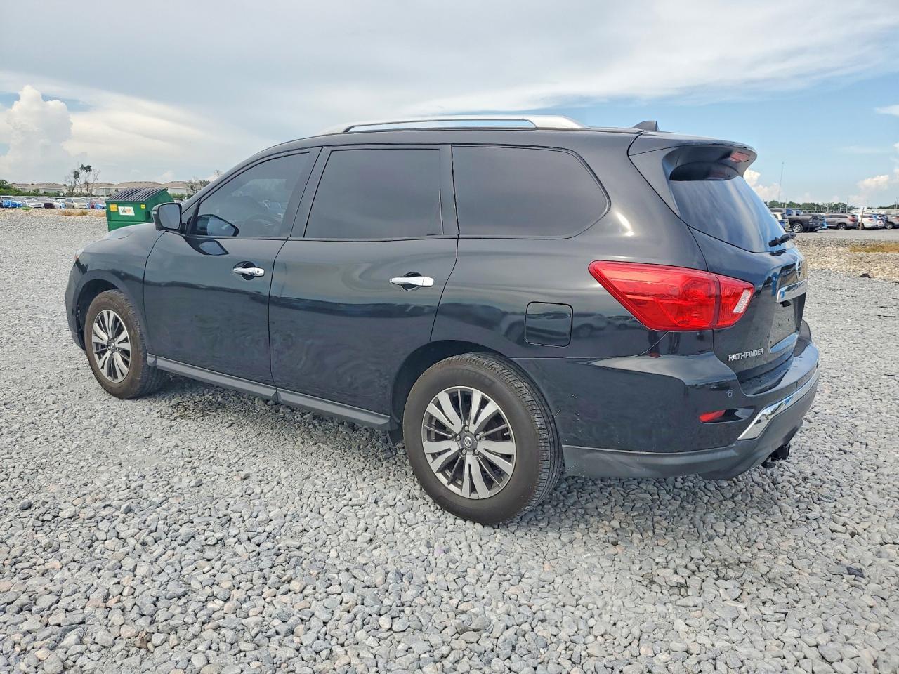 2018 Nissan Pathfinder Sl - Image 2