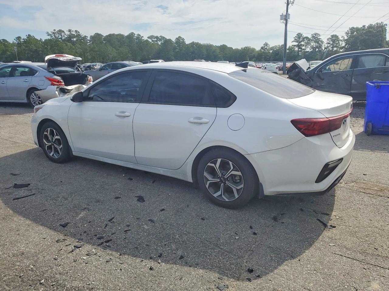 2021 Kia Forte Lxs - Image 2