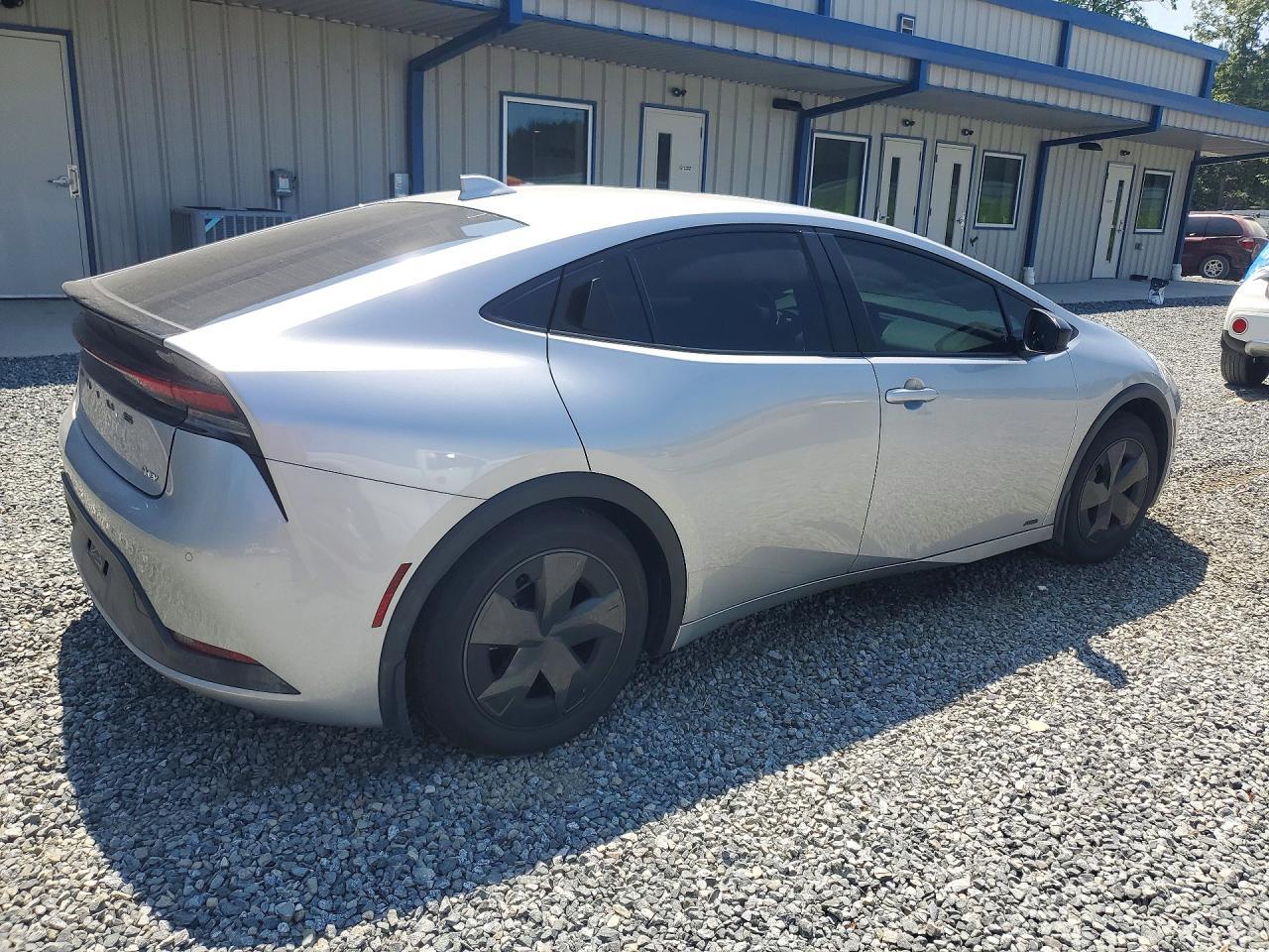 2025 Toyota Prius Le - Image 3