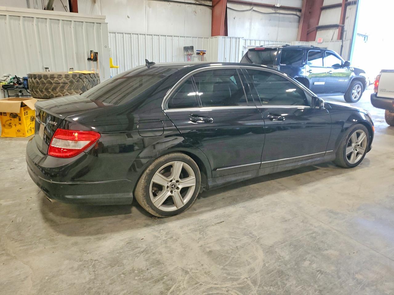 2011 Mercedes-Benz C 300 4Matic - Фото 3