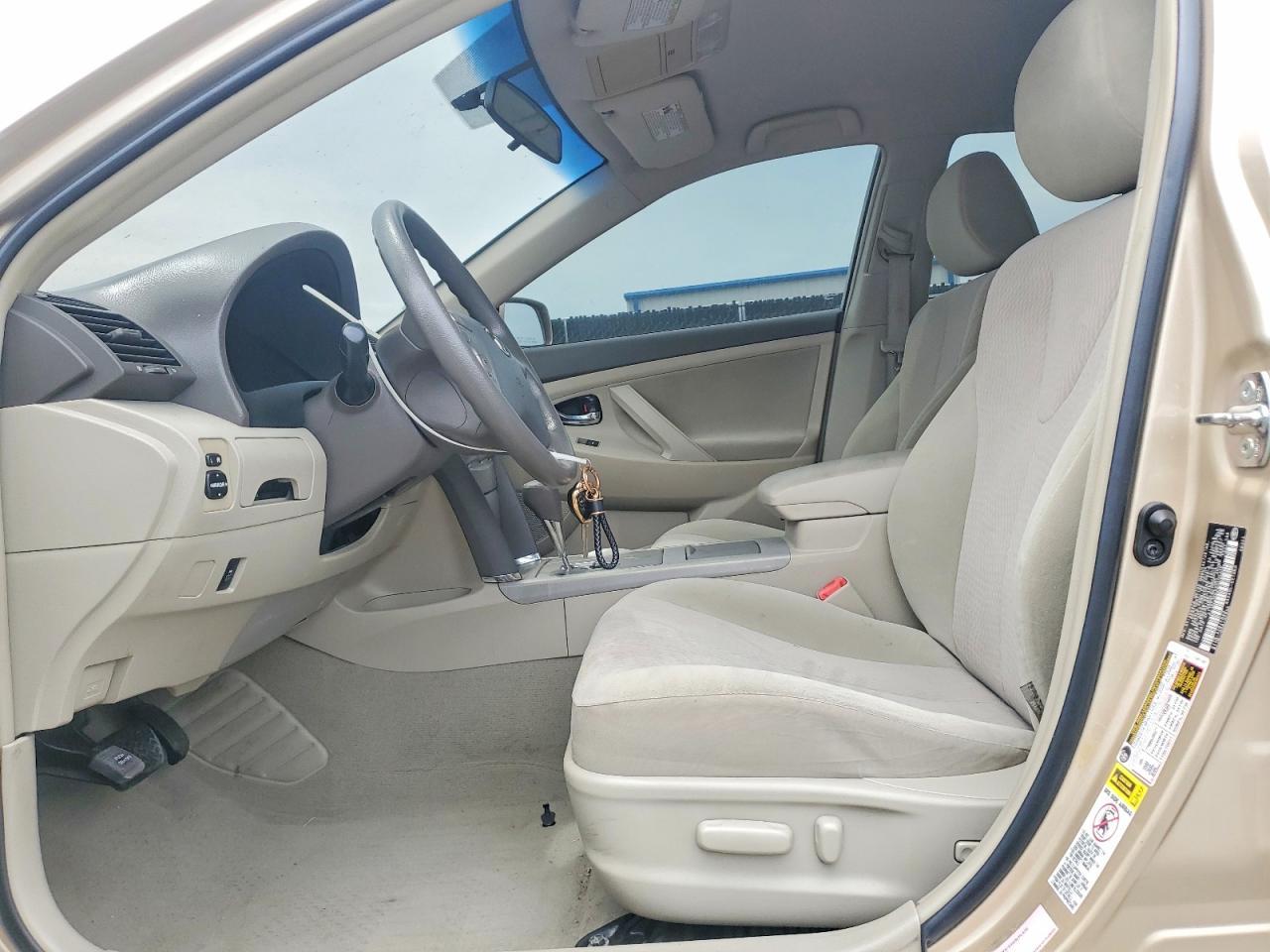 2010 Toyota Camry Le - Фото 7