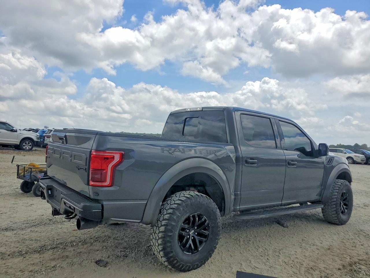 2020 Ford F150 Raptor - Фото 3