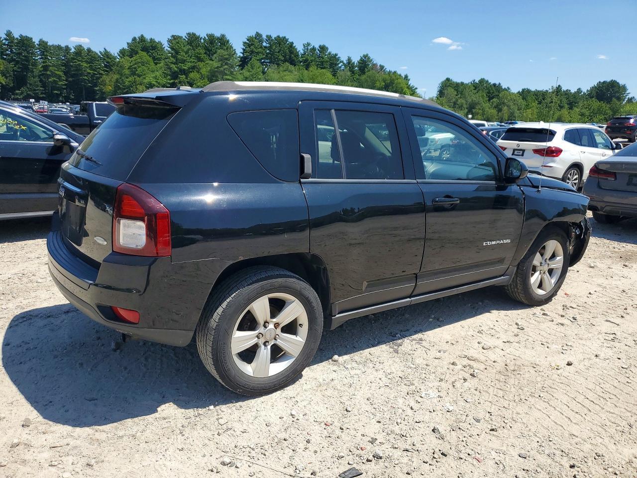 2017 Jeep Compass Latitude - Image 3