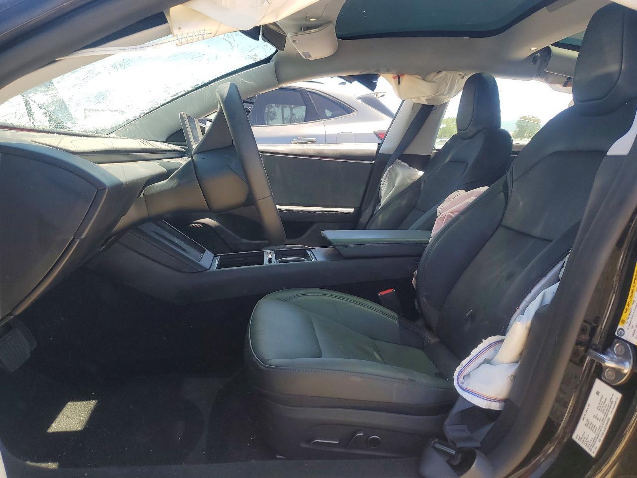 2025 Tesla Model 3 - Image 7