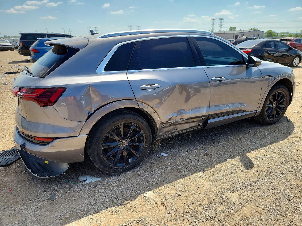 2021 Audi E-Tron Premium - Фото 3
