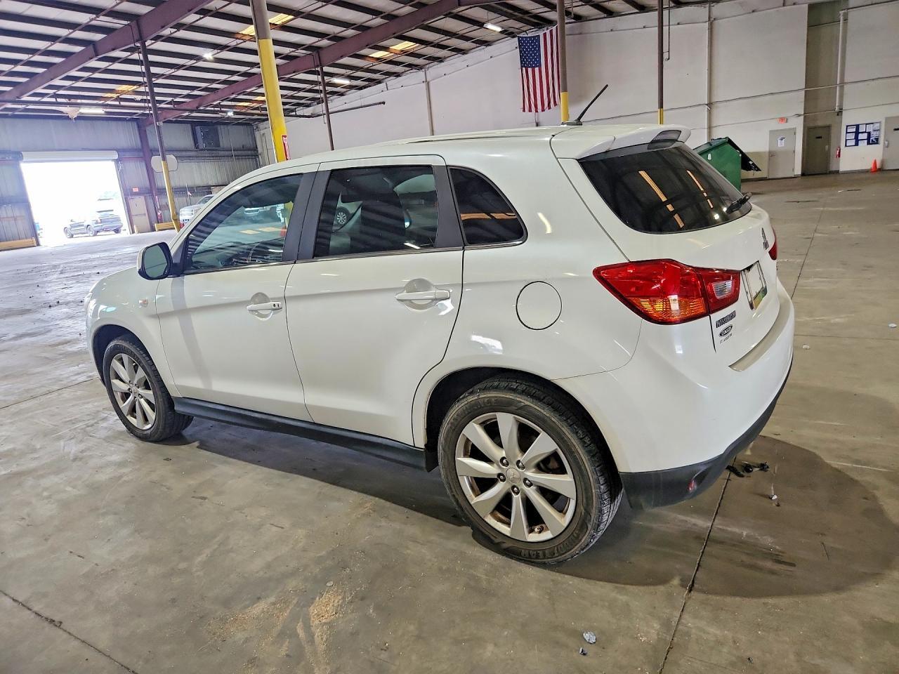 2014 Mitsubishi Outlander Sport Se - Image 2