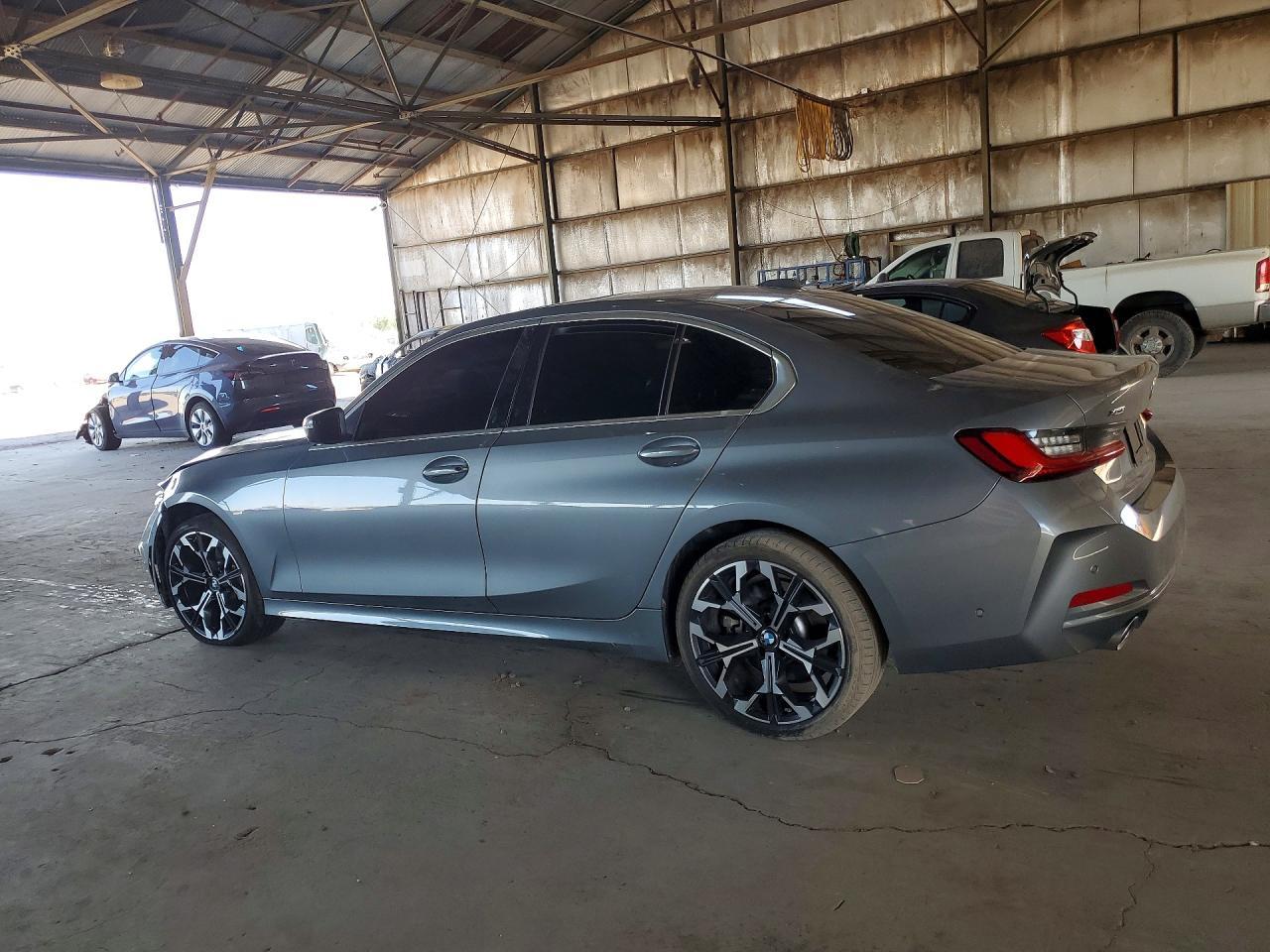 2025 BMW 330Xi - Фото 2