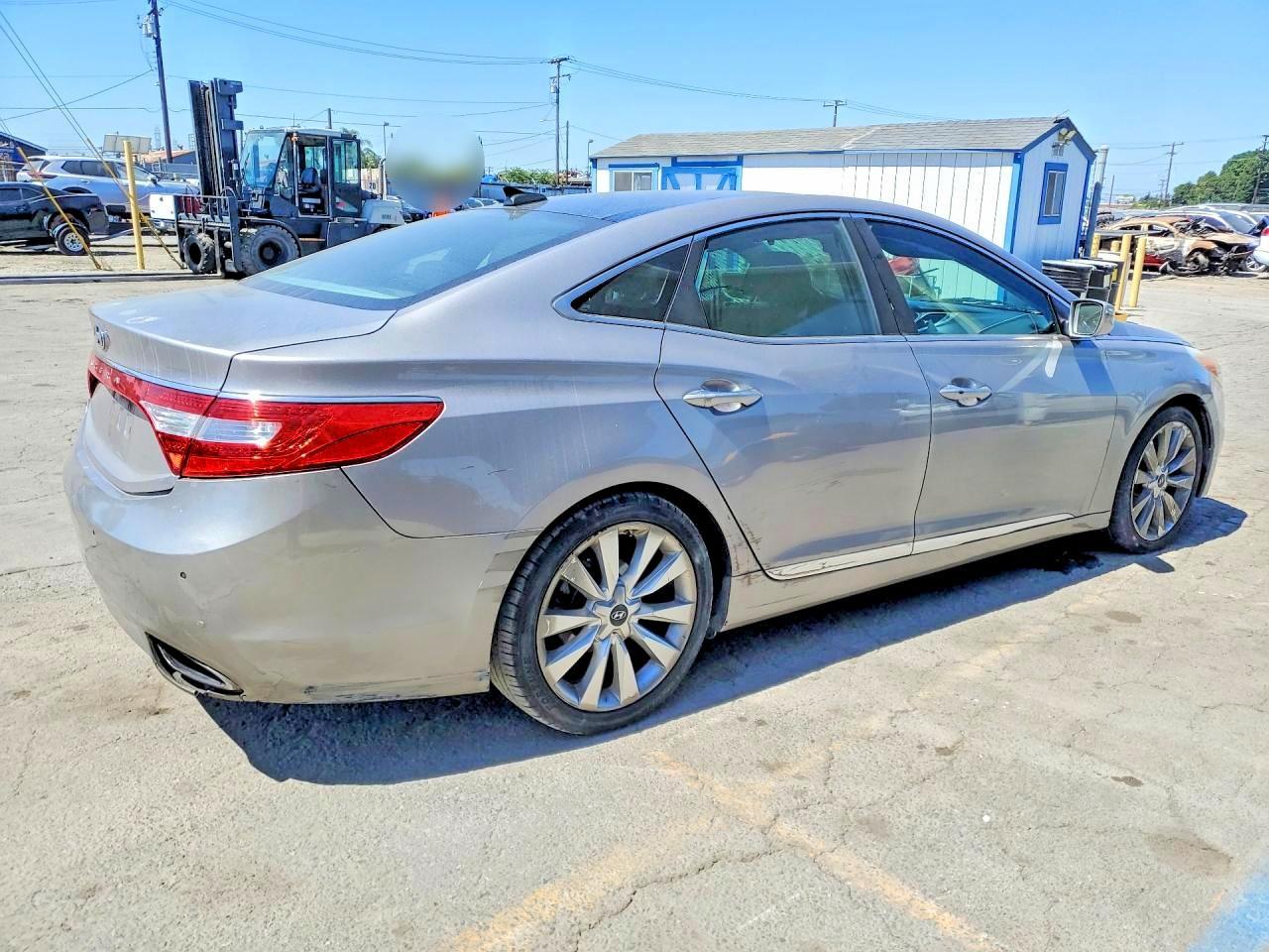 2013 Hyundai Azera Base - Image 3