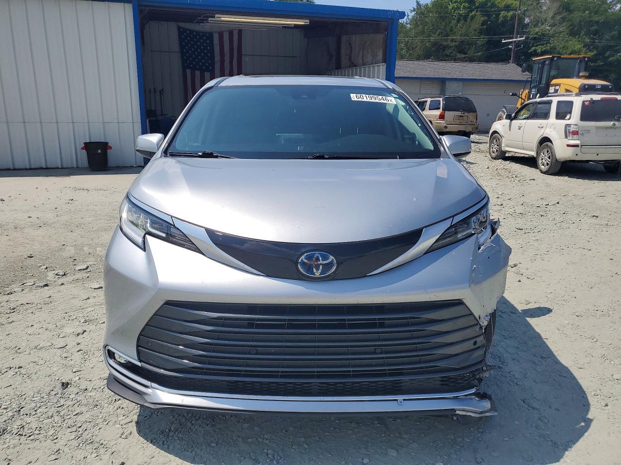 2023 Toyota Sienna - Фото 5