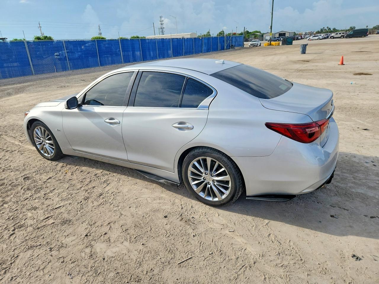 2018 Infiniti Q50 3.0T Luxe - Фото 2