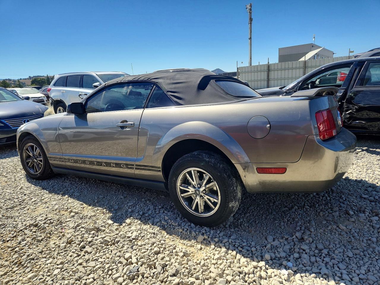 2005 Ford Mustang - Фото 2