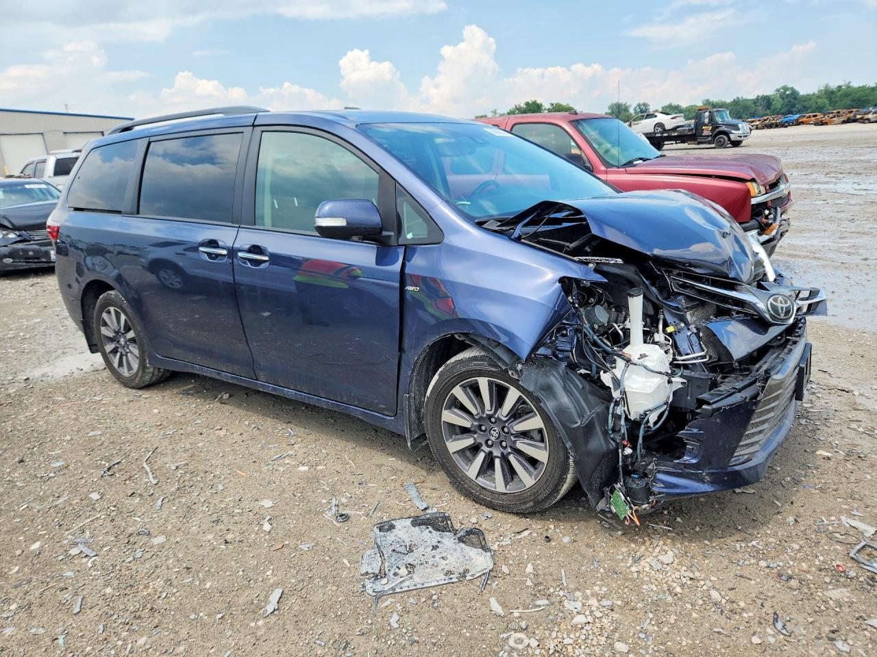 2020 Toyota Sienna Limited 7-Passenger - Image 4