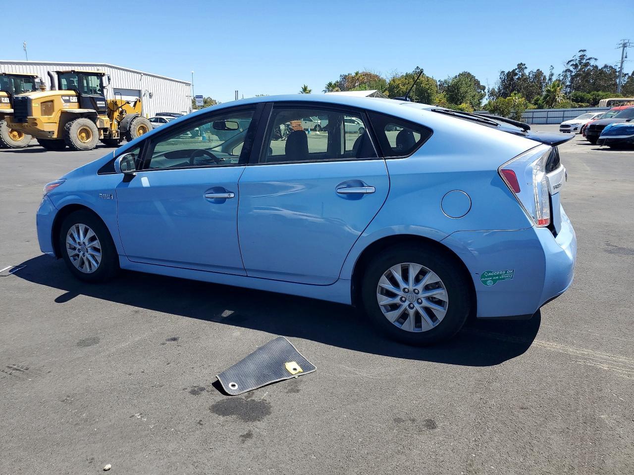 2015 Toyota Prius Plug-In Hybrid Advanced - Image 2