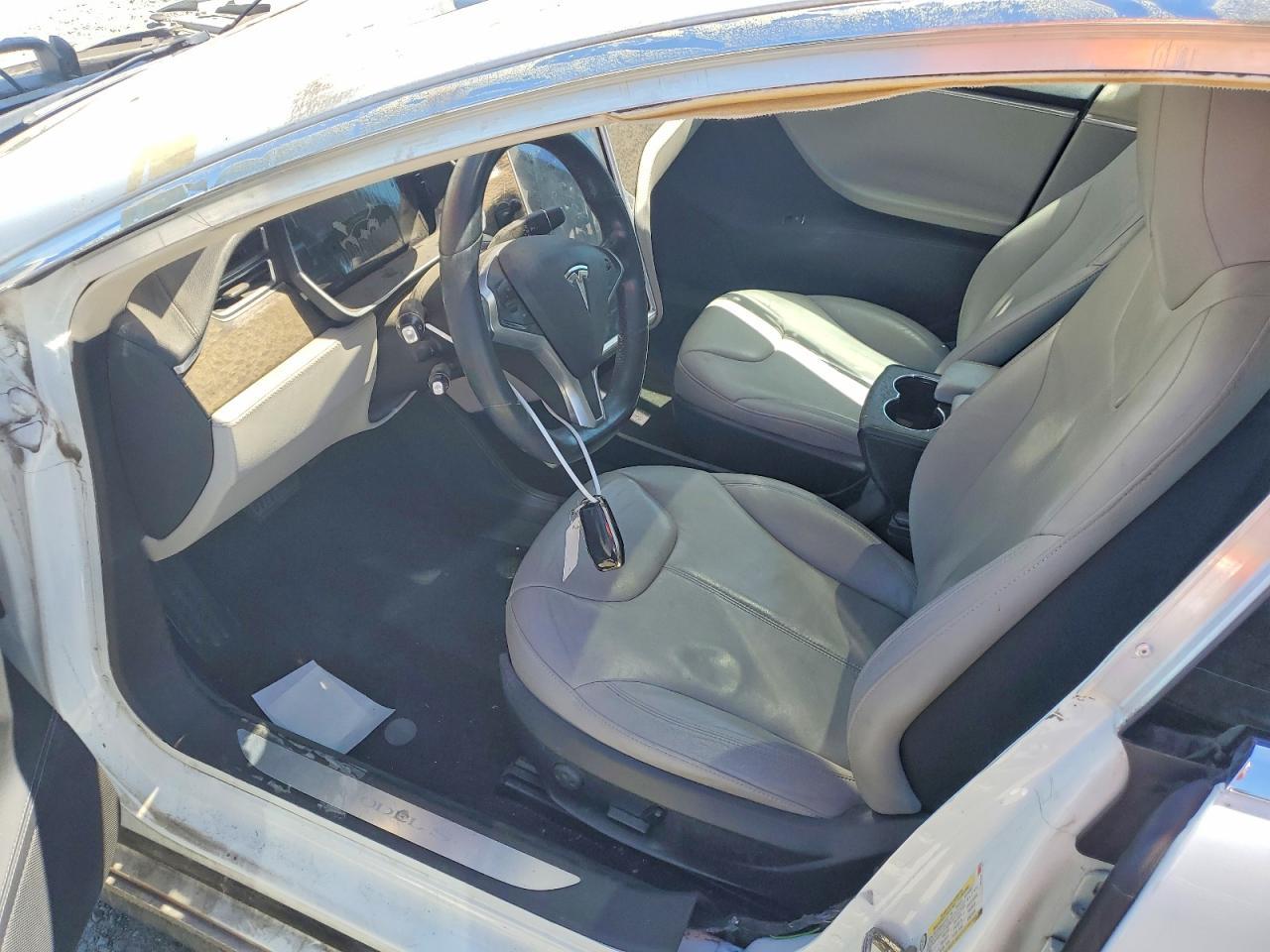 2014 Tesla Model S - Image 7