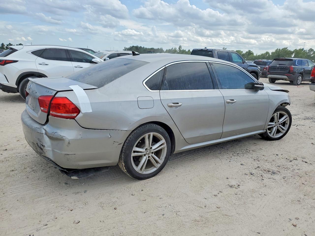 2014 Volkswagen Passat Se - Фото 3