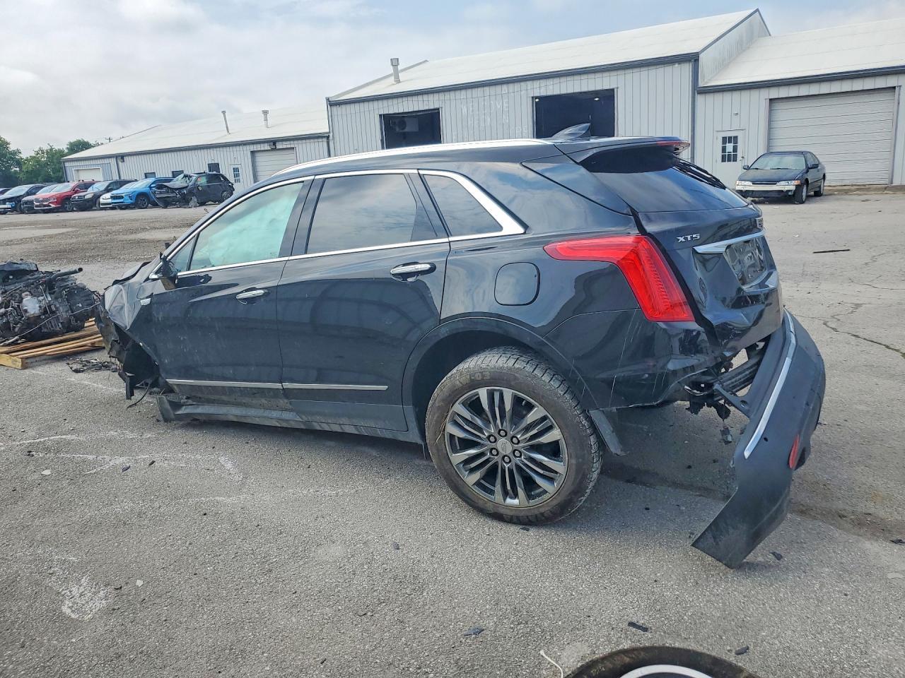 2019 Cadillac Xt5 Premium Luxury - Image 2