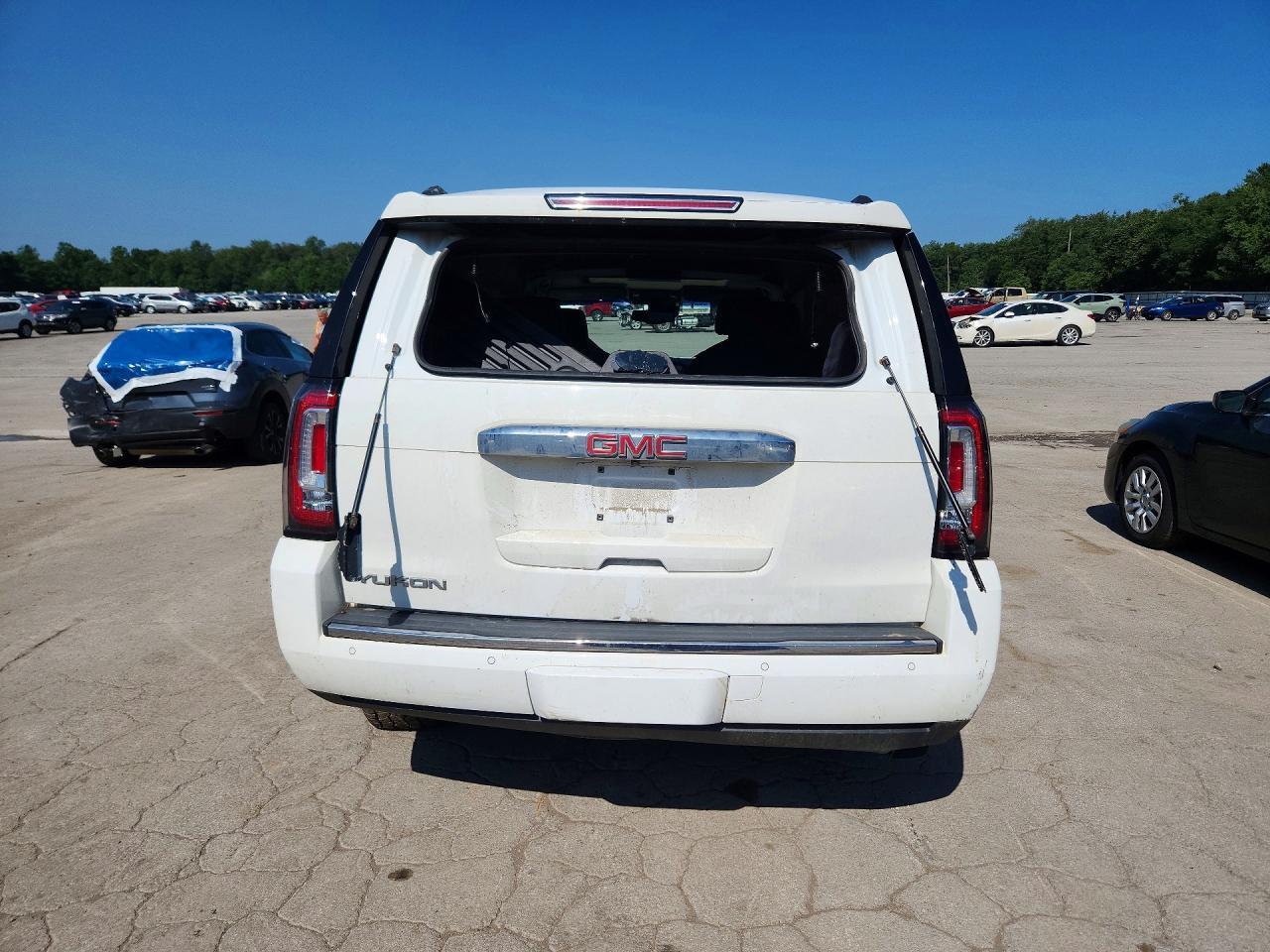 2016 GMC Yukon Denali - Фото 6