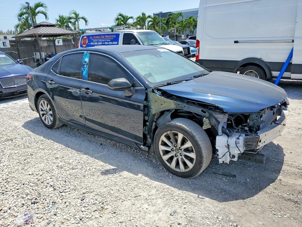 2018 Toyota Camry Le - Image 4