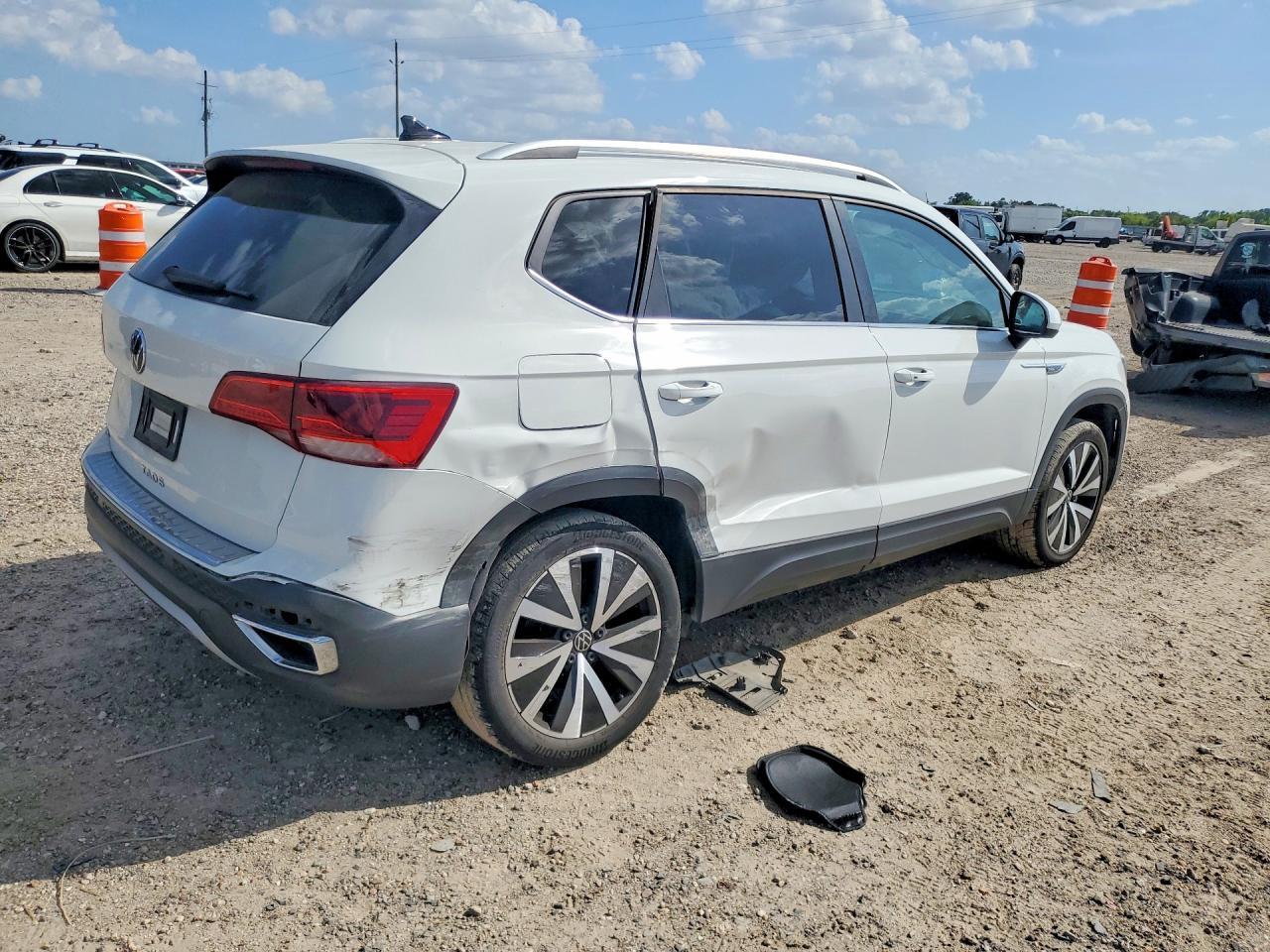 2024 Volkswagen Taos Se - Фото 3