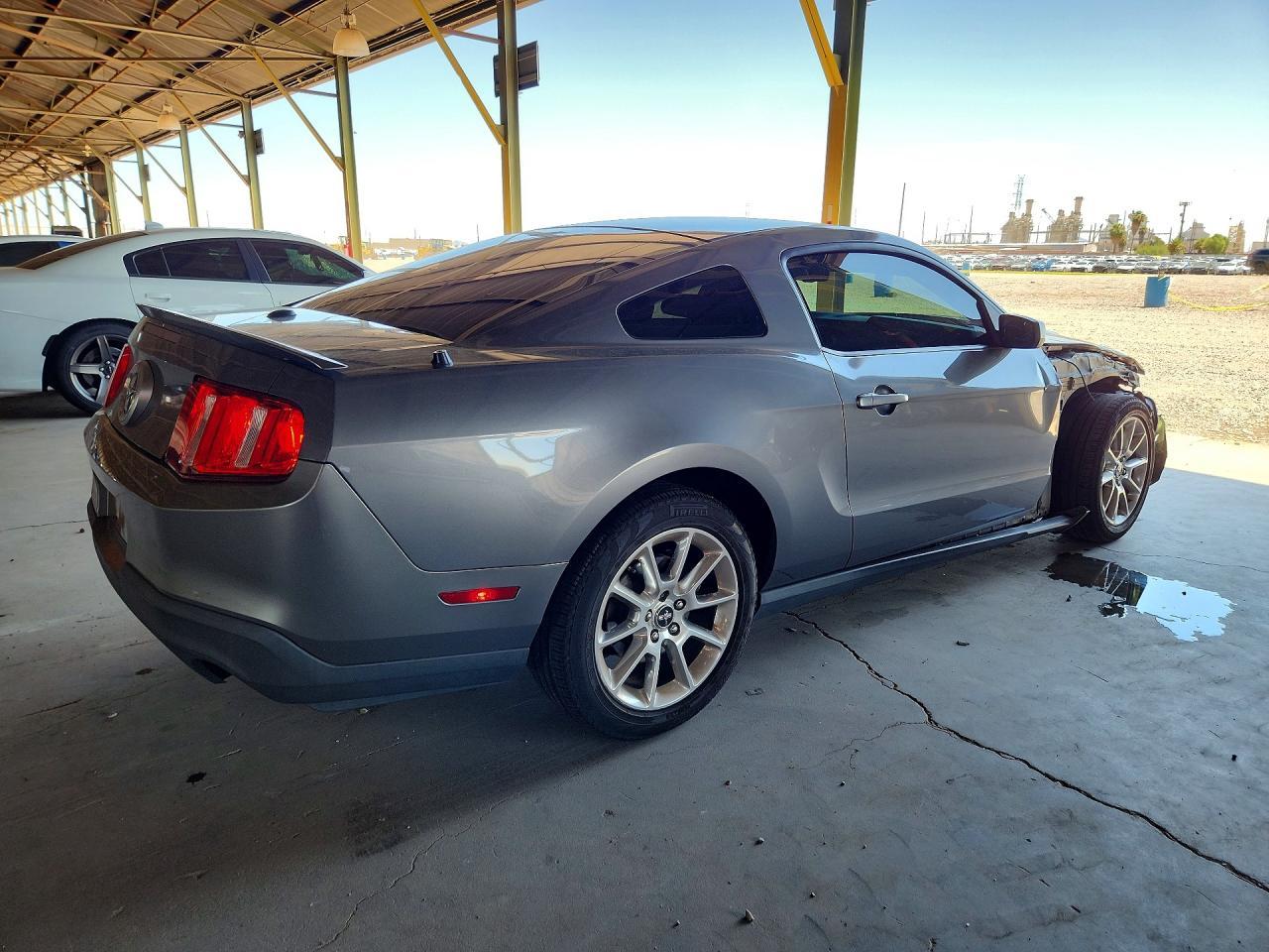 2011 Ford Mustang - Фото 3