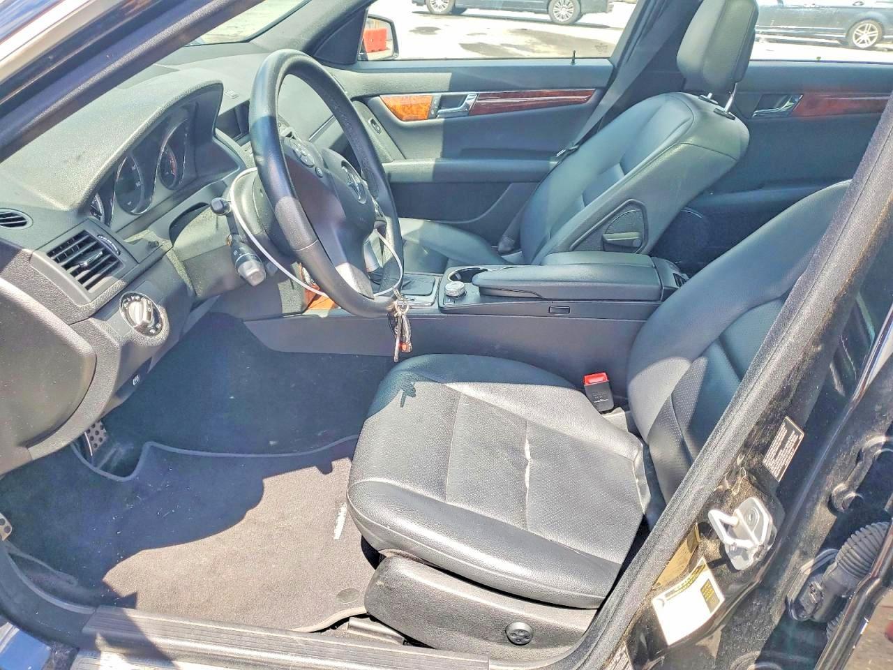2010 Mercedes-Benz C300 4 Mat - Image 7