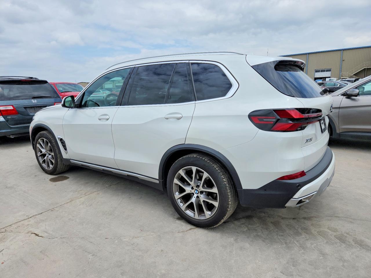 2025 BMW X5 xDrive40I - Image 2
