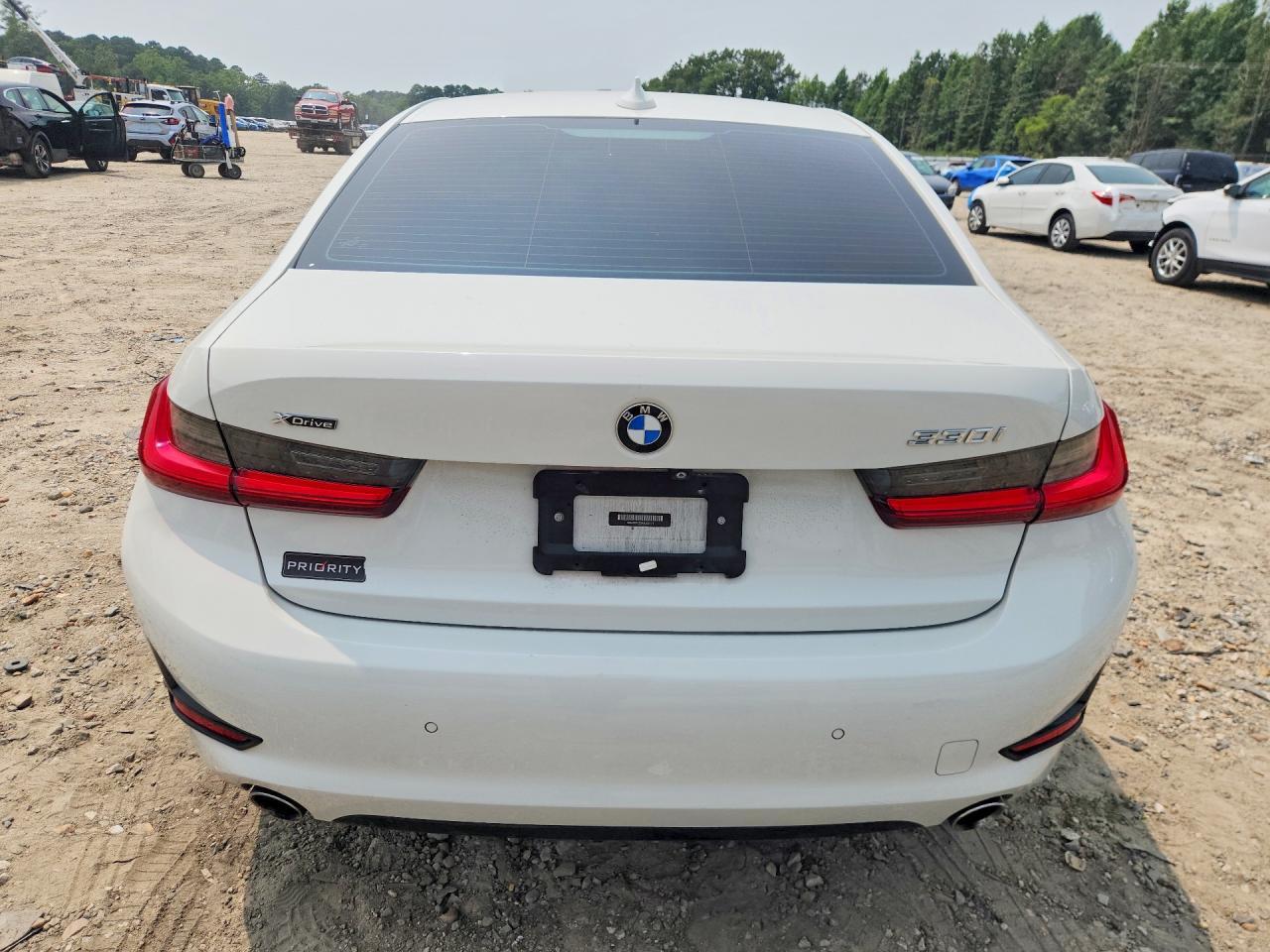 2019 BMW 330Xi - Фото 6