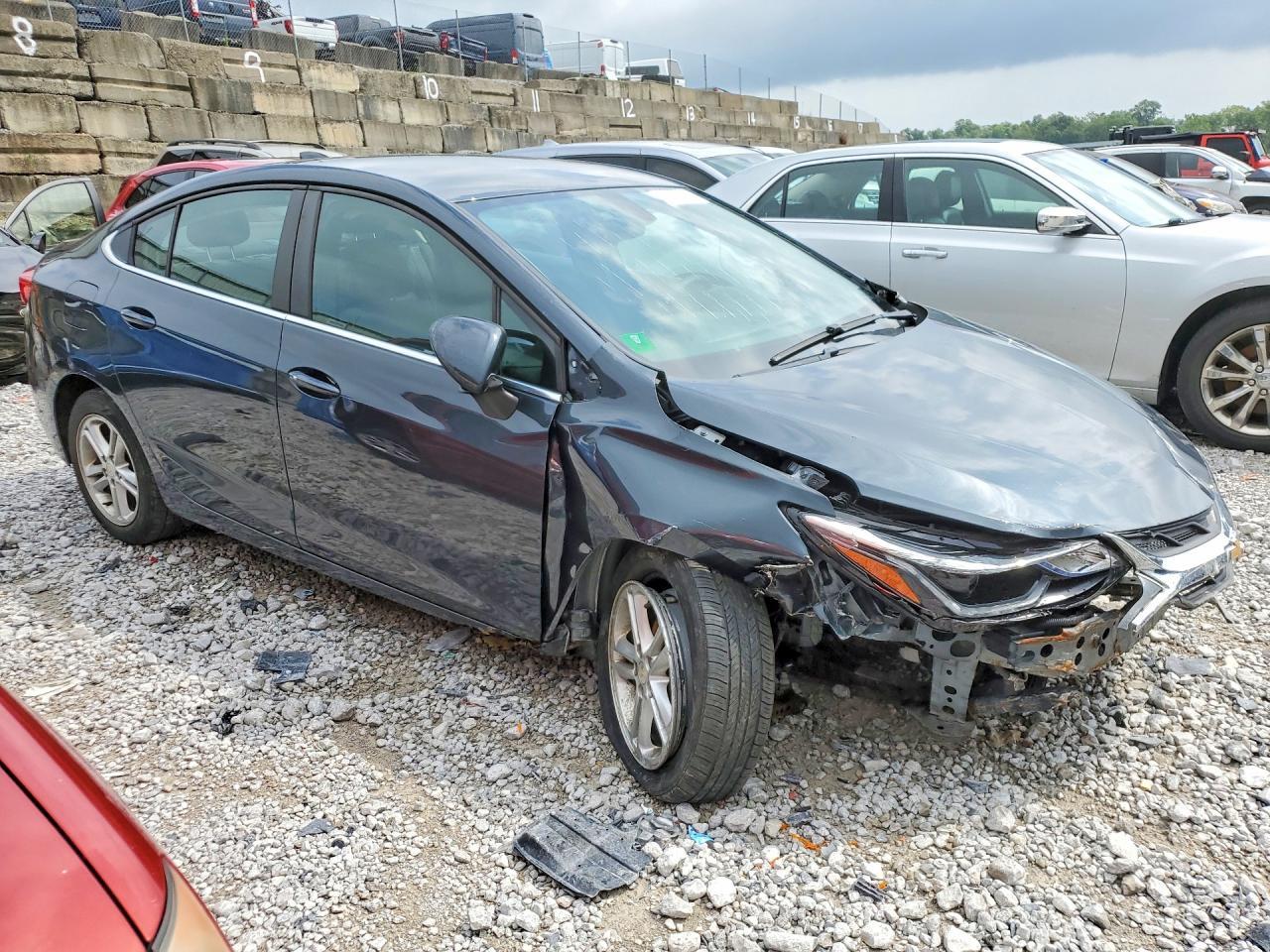 2018 Chevrolet Cruze Lt - Image 4