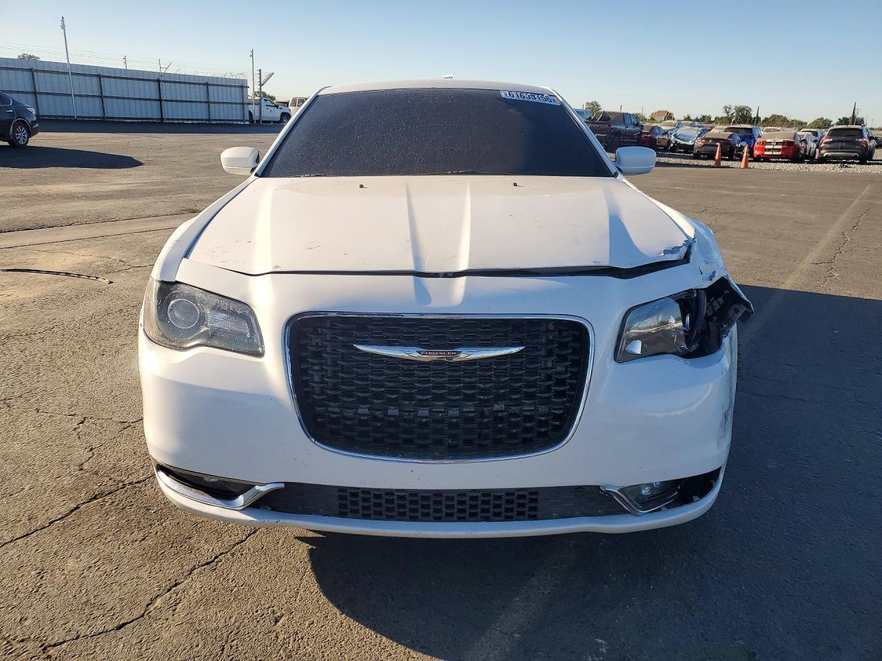 2019 Chrysler 300 S - Image 5