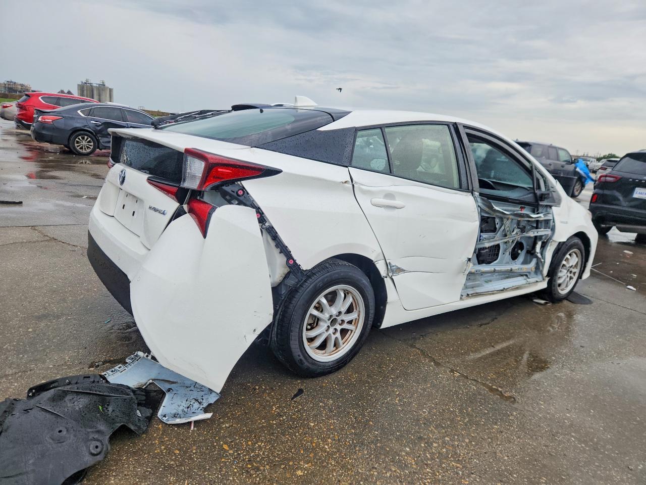 2021 Toyota Prius Le - Фото 3