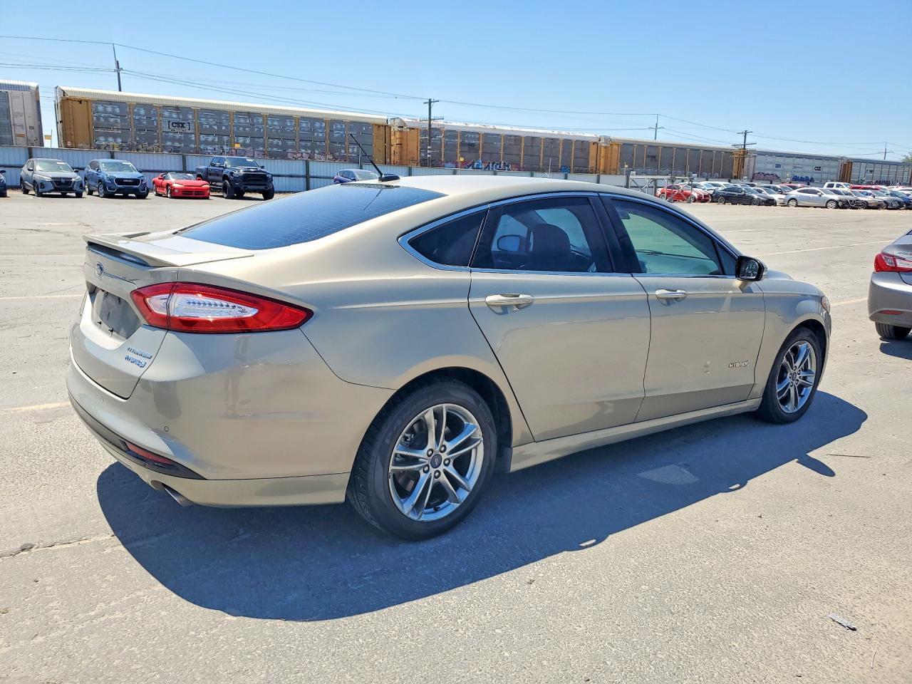 2015 Ford Fusion Titanium Hev - Image 3