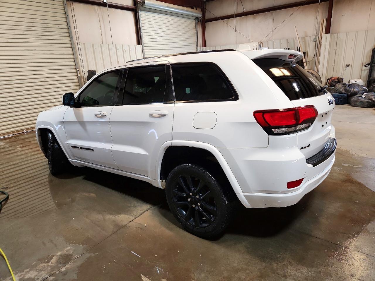 2018 Jeep Grand Cherokee Laredo - Image 2