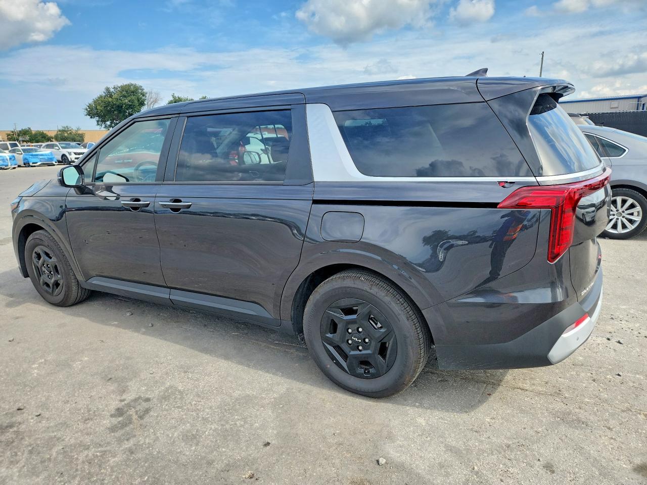 2026 Kia Carnival Lxs - Фото 2