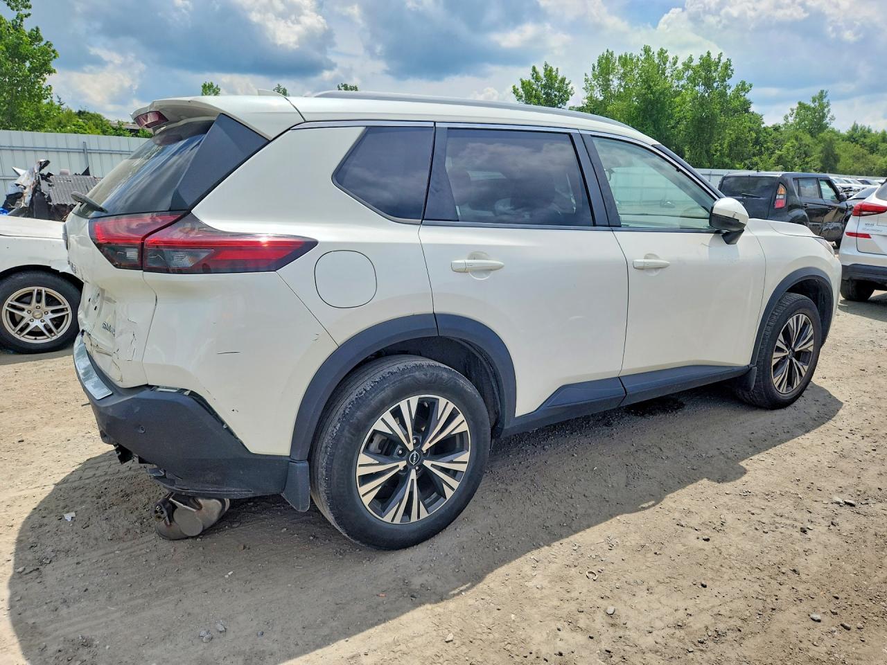 2022 Nissan Rogue Sv - Image 3