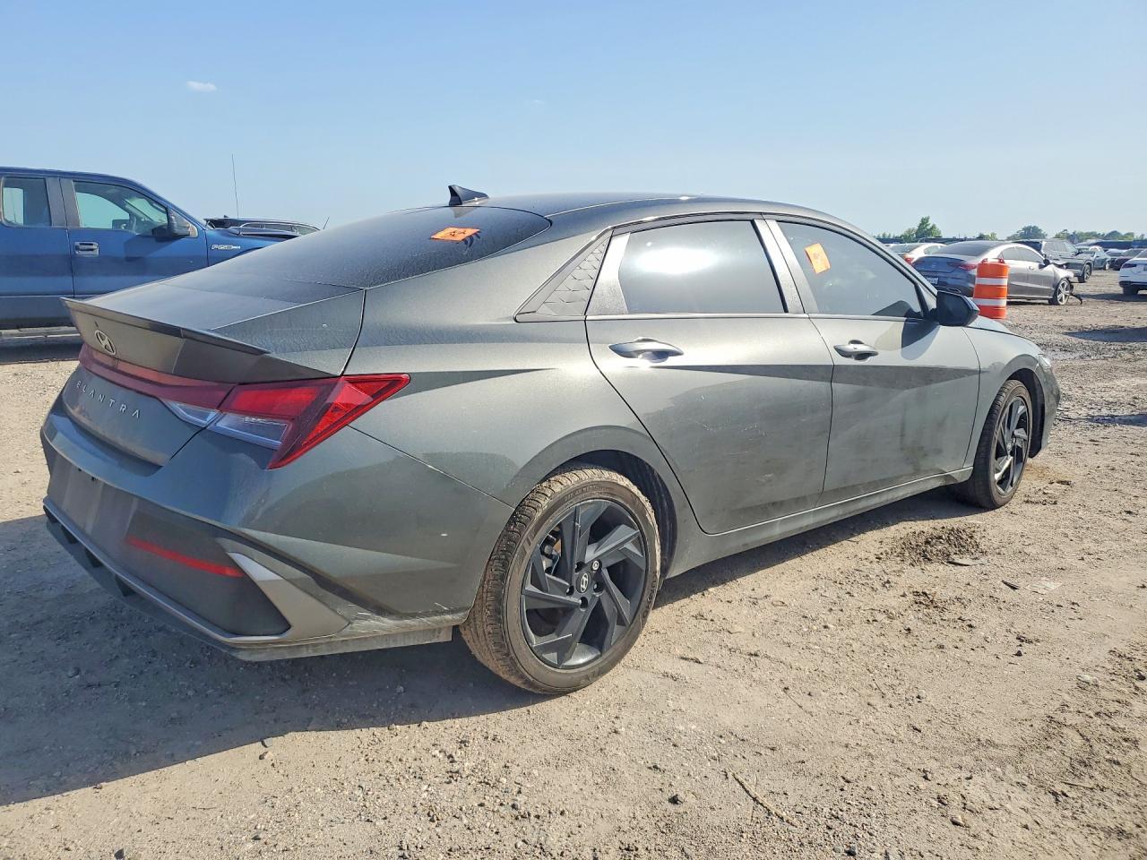 2026 Hyundai Elantra - Image 3