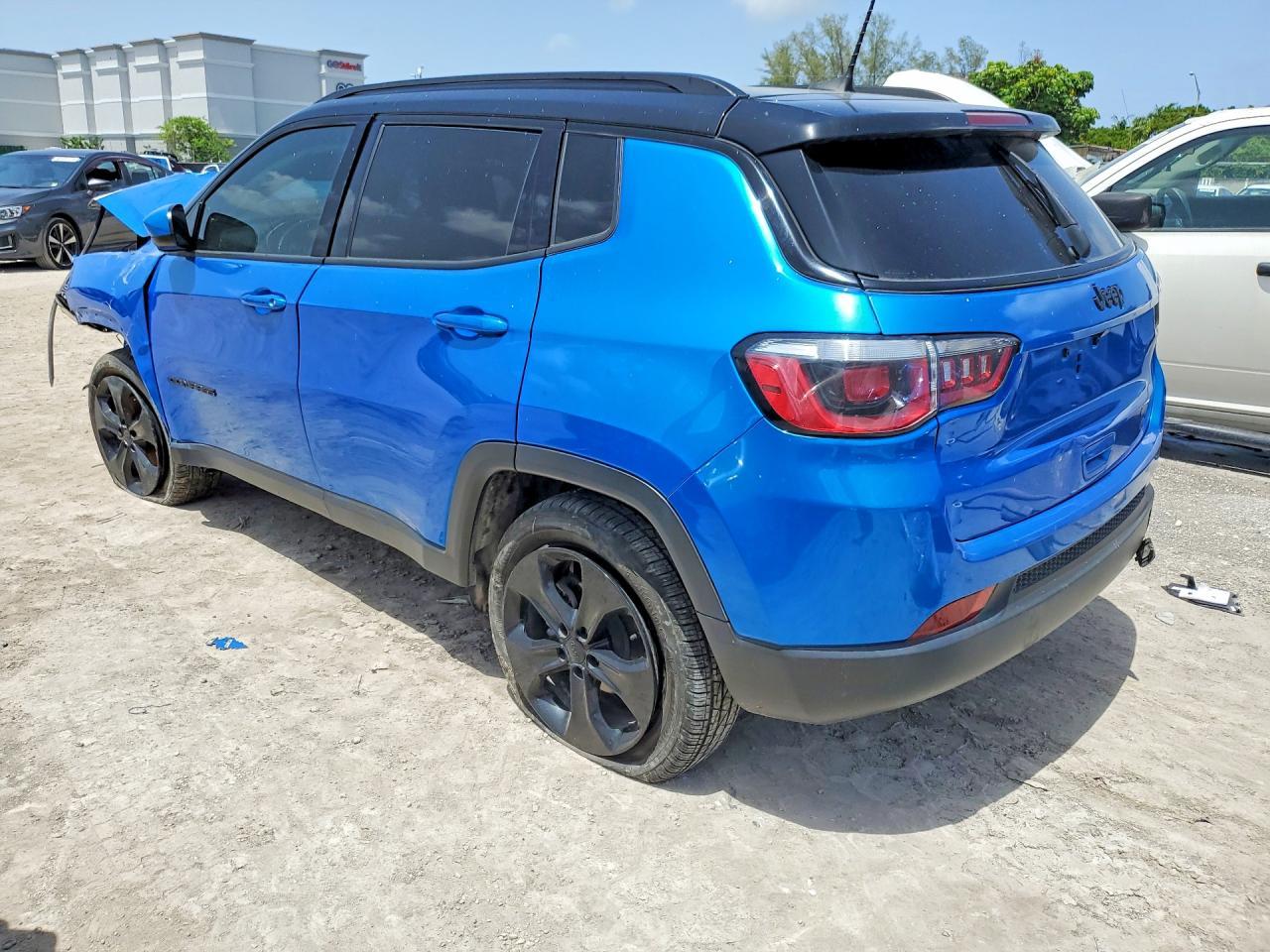 2019 Jeep Compass Latitude - Image 2