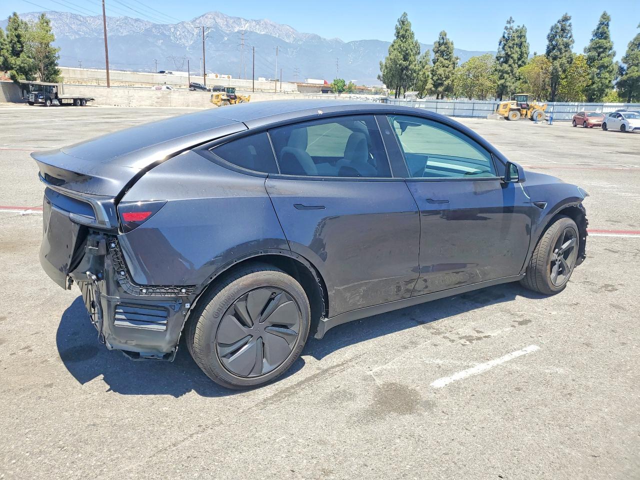 2026 Tesla Model Y - Image 3