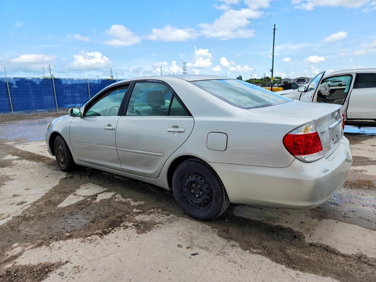 2006 Toyota Camry Le - Фото 2
