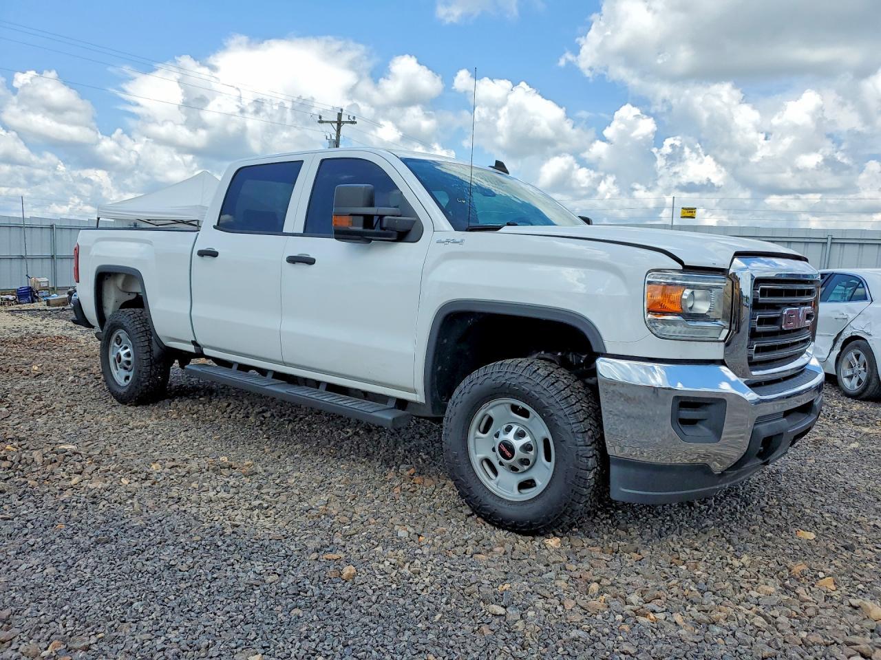 2018 GMC Sierra K2500 Heavy Duty - Image 4