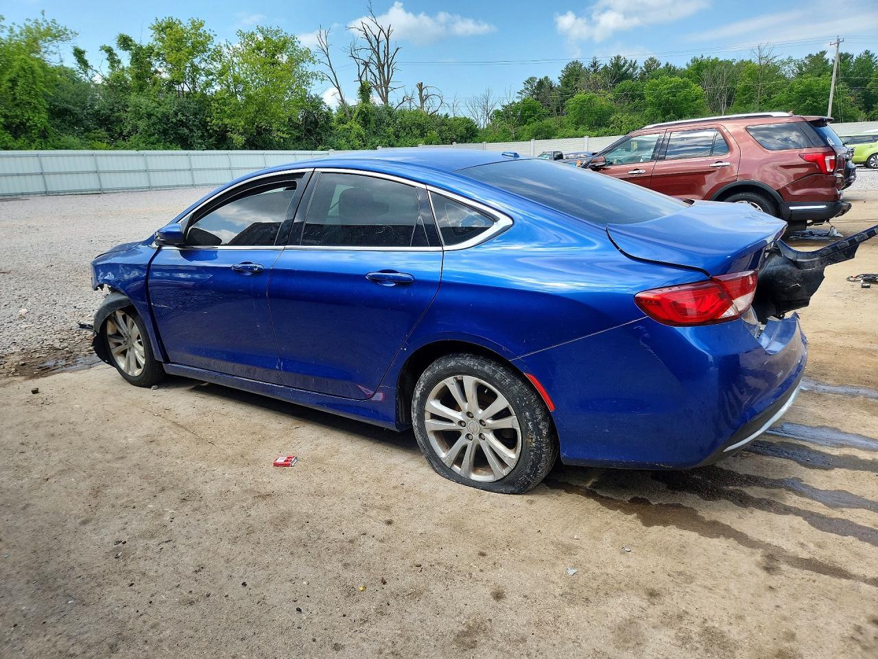 2016 Chrysler 200 Limited - Фото 2
