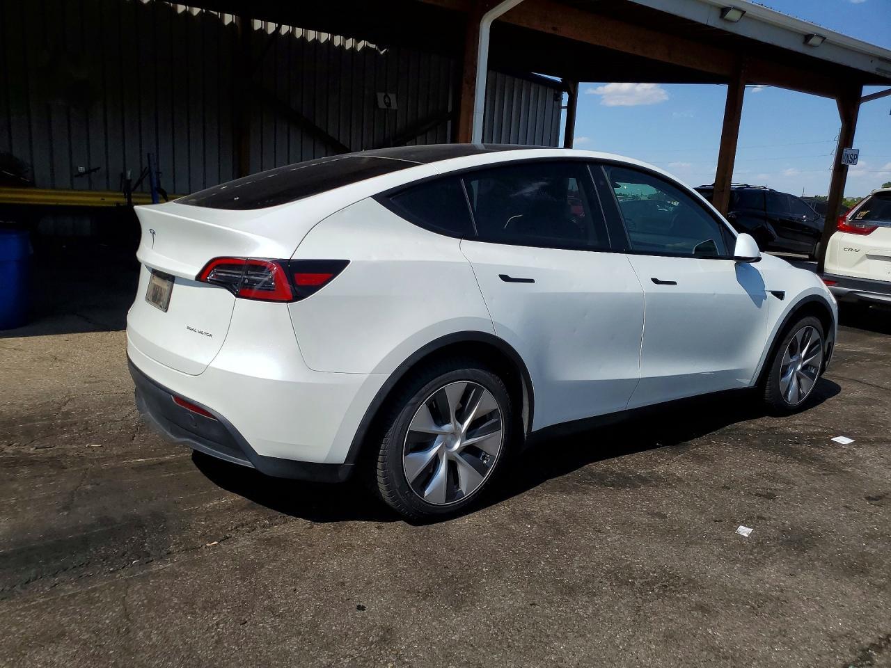 2023 Tesla Model Y - Фото 3