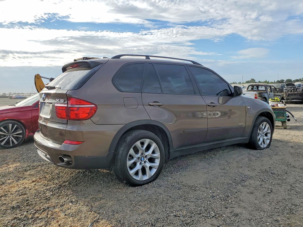 2013 BMW X5 xDrive35I - Image 3