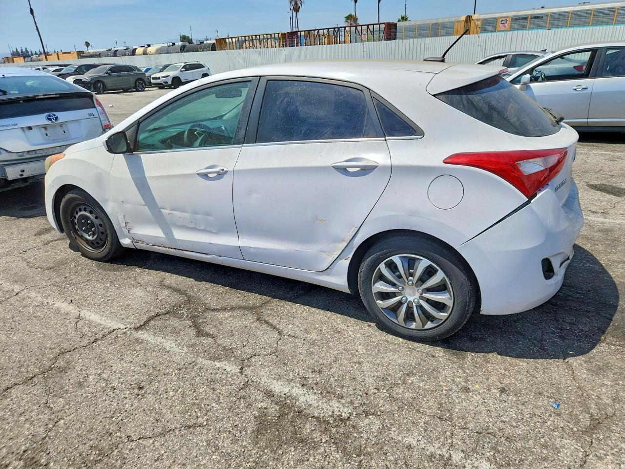 2016 Hyundai Elantra Gt Base - Фото 2