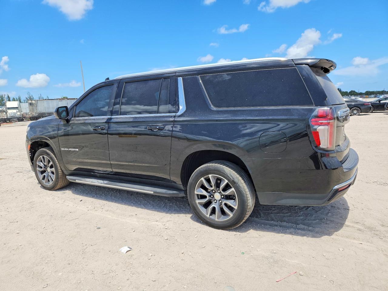 2021 Chevrolet Suburban C1500 Lt - Фото 2